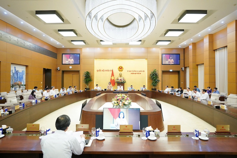 Không cấm nhà giáo dạy thêm